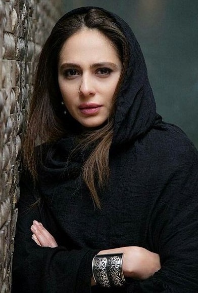 Ra&#x27na Azadivar